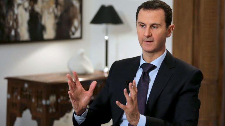 Bashar al-Assad disse que vai &quot;continuar com a operação em paralelo com o corredor [humanitário] para os civis saírem&quot;