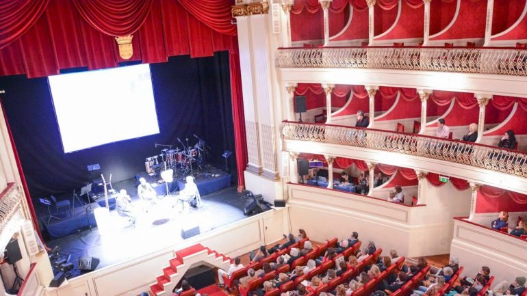 O Festival Literário da Madeira decorre no Teatro Municipal Baltazar Dias, construído em 1888