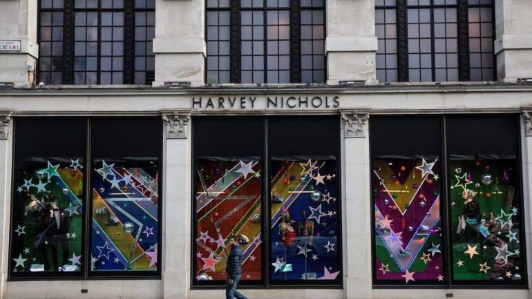 A Harvey Nichols foi fundada em Londres, em 1831. Tem atualmente 8 lojas no Reino Unido e Irlanda, mais 7 lojas internacionalmente.