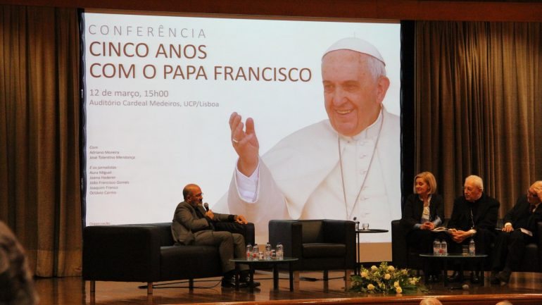 O padre Tolentino Mendonça contou a sua experiência como pregador no retiro do papa Francisco