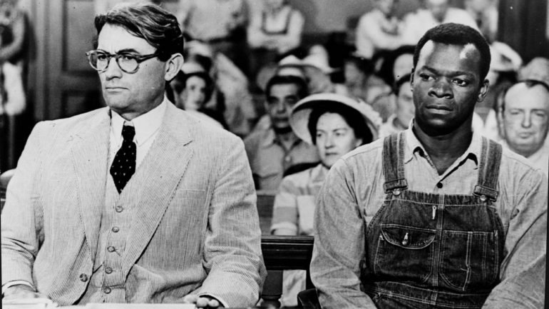 A personagem Atticus Finch (interpretada no filme de Robert Mulligan por Gregory Peck, à esquerda) ganharia uma nova pele no teatro e os detentores dos direitos do livro não gostaram