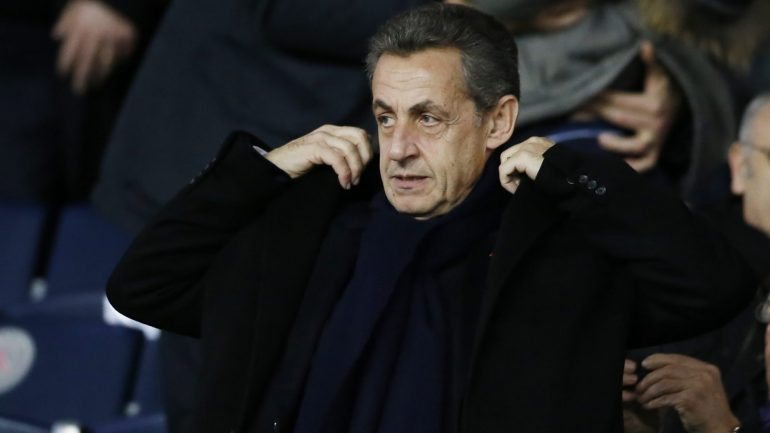 Nicolas Sarkozy foi detido para interrogatório, na terça-feira, por suspeitas de ter recebido dinheiro do regime líbio para financiar a sua campanha às eleições presidenciais de 2007.