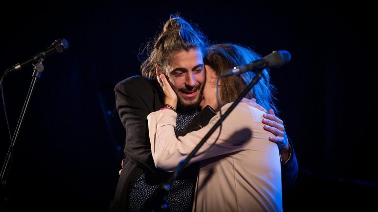Salvador Sobral ganhou a Eurovisão com a música &quot;Amar Pelos Dois&quot;, composta por Luísa Sobral
