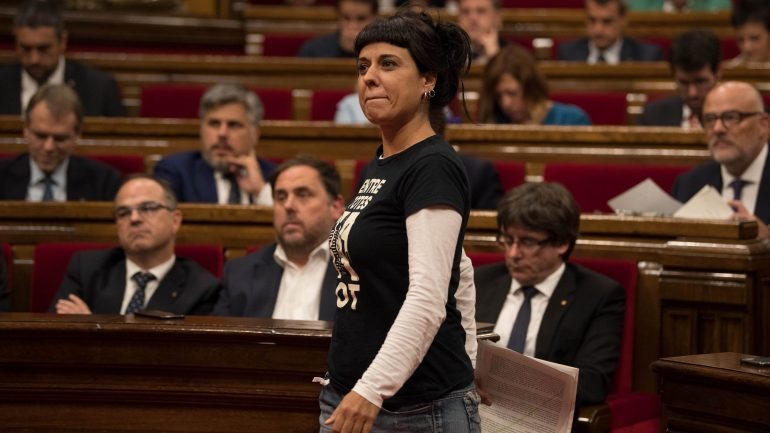 Anna Gabriel era líder parlamentar da CUP à altura da votação que levou à declaração de independência da Catalunha, em outubro de 2017
