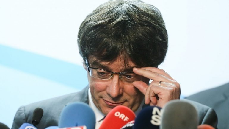 Carles Puigdemont continua detido na Alemanha
