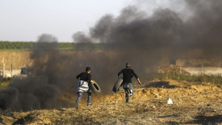 Manifestantes nos protestos de sexta-feira, na Faixa de Gaza