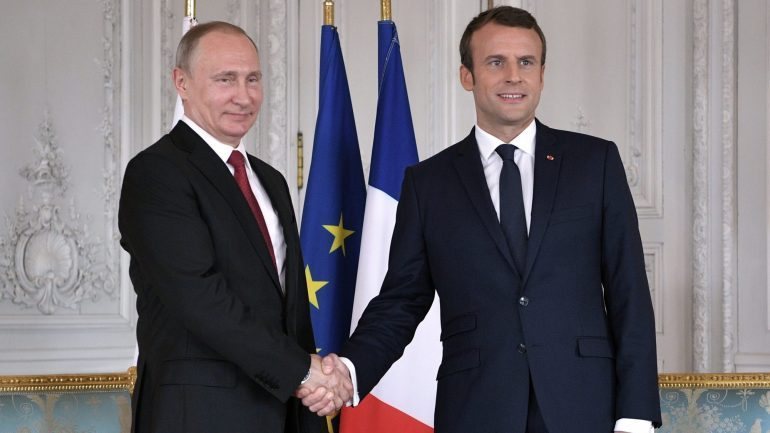 Moscovo e Paris acordaram em coordenar iniciativas para evitar uma escalada militar na Síria
