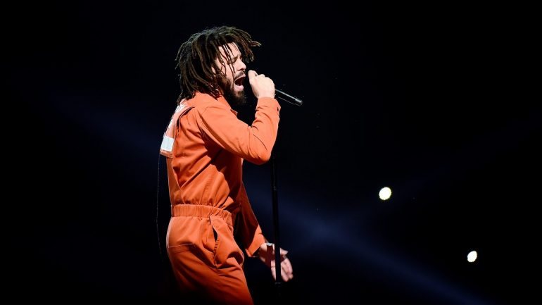 J. Cole deu alguns dos concertos da digressão de apresentação do seu penúltimo álbum (editado em 2016) vestido de preso, para criticar as políticas prisionais dos Estados Unidos e o &quot;racismo&quot; que ali reconhece