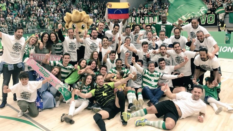 Sporting regressou ao voleibol 22 anos depois e conquistou o Campeonato que não vencia desde 1994