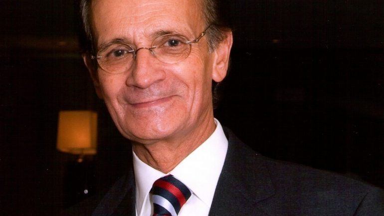 Vítor Veloso é médico oncologista e presidente da Liga Portuguesa Contra o Cancro