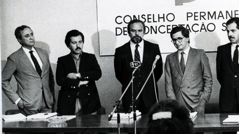 Rosado Fernandes (o primeiro da esquerda para a direita) dos tempos em que presidia à CAP durante uma reunião da concertação social