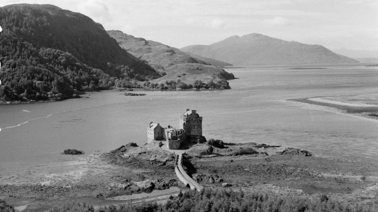 Margens do lago Ness, na Escócia, em 1955. O primeiro registo de avistamento do monstro surgiram em 565 d.C. e desde então mais de mil pessoas afirma já o ter visto