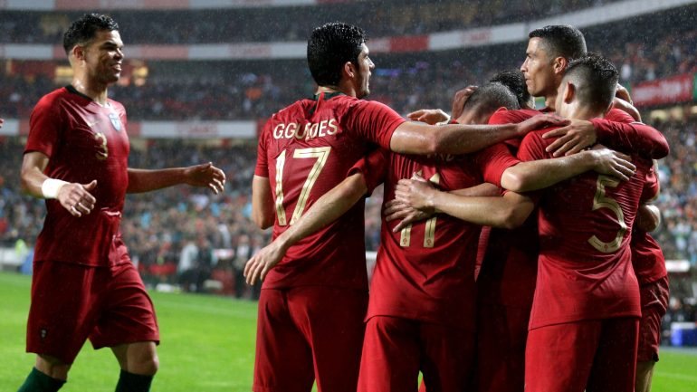 Jogadores em festa: Seleção Nacional teve um teste muito positivo antes do Mundial na receção à Argélia
