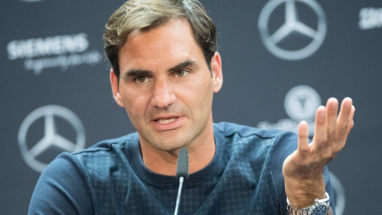 Roger Federer numa conferência de imprensa antes do torneio