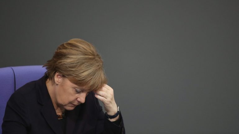 O governo de Angela Merkel é composto pela CDU (democratas-cristãos), CSU (conservadores) e SPD (social-democratas)