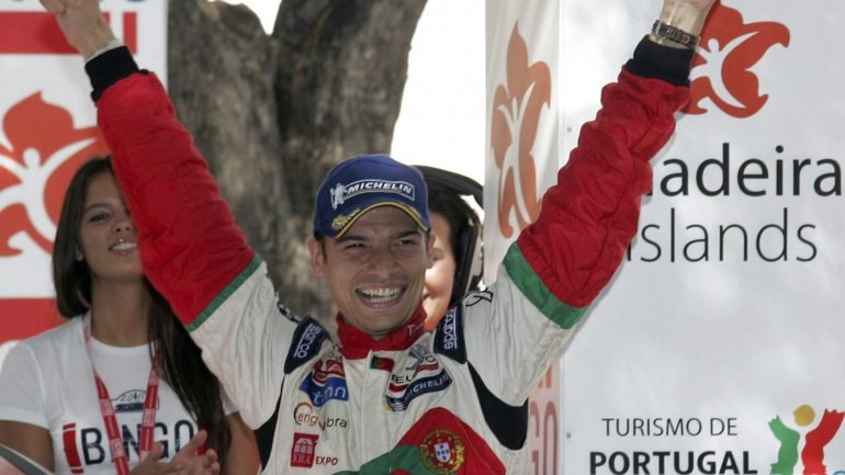 Bruno Magalhães, vencedor do Rali da Acrópole, na Grécia, beneficiou da desistência do anterior líder para chegar ao primeiro lugar.