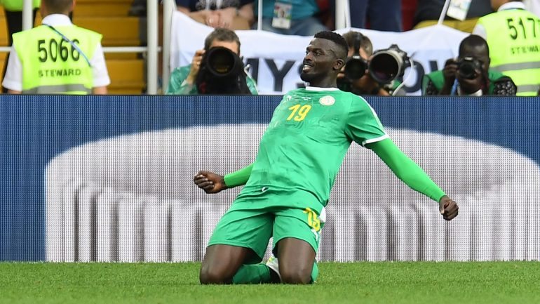 Niang aproveitou um desentendimento na defesa da Polónia para marcar e dar o triunfo ao Senegal no arranque do Mundial