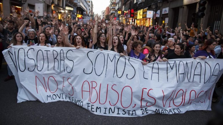 Manifestações vão voltar às ruas de Pamplona depois da decisão judicial de deixar os membros do grupo La Manada em liberdade condicional