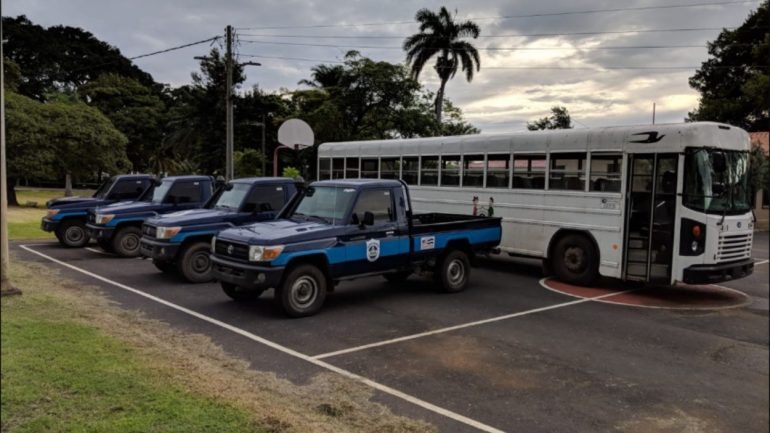 Veículos doados pelos EUA à Nicarágua (imagem retirada do Twitter oficial da embaixadora Laura Dogu)
