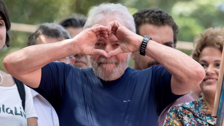 Lula da Silva foi condenado a 12 anos e um mês de prisão em janeiro, em regime fechado, por corrupção e lavagem de dinheiro, num caso relacionado com o escândalo Lava Jato
