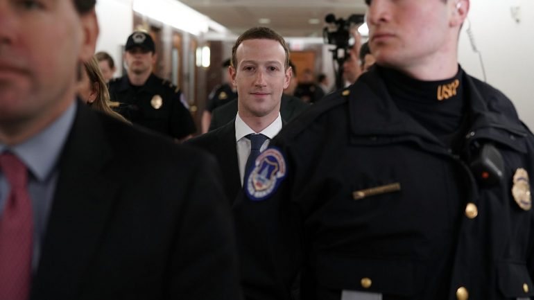 Sobre o caso Cambridge Analytica, Mark Zuckerberg foi ouvido no Congresso norte-americano e no Parlamento Europeu