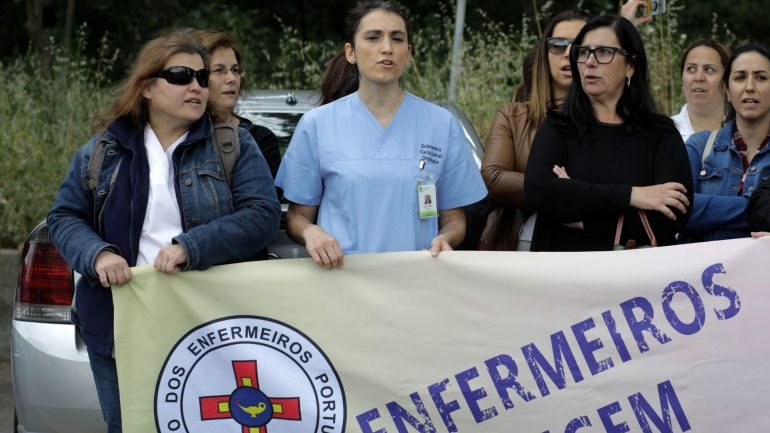 Para o Sindicato dos Enfermeiros Portugueses (SEP) serão precisos &quot;1 976 enfermeiros&quot; para compensar a redução de horas destes profissionais