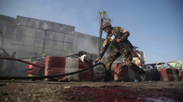 Zona do ataque em Jalalabad, Afeganistão