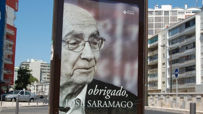 José Saramago ganhou o Nobel da literatura em dezembro de 1998