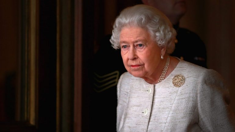 A Rainha Isabel II tem 92 anos.