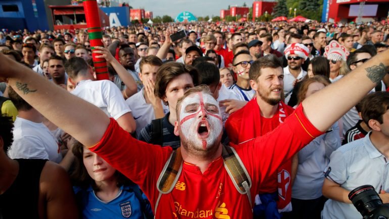A Inglaterra não estava nas meias-finais de um Mundial desde 1990 e a euforia entre os adeptos tem vindo a crescer