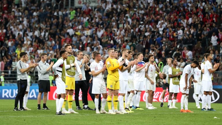 Adeptos ingleses aplaudiram de pé a prestação da equipa dos Três Leões apesar da derrota frente à Croácia