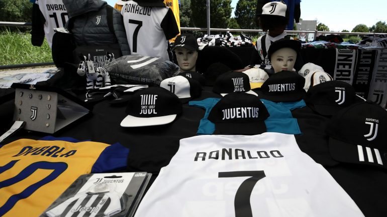 A corrida ao merchandising da Juventus não se fez esperar no dia da apresentação do novo camisola sete
