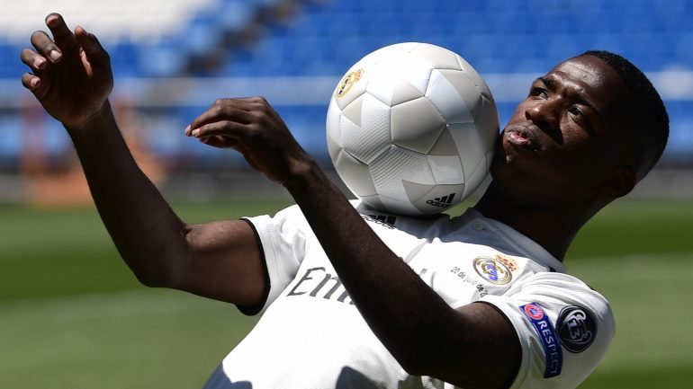 Vinicius Júnior foi oficialmente apresentado no Real Madrid, numa transferência no valor de 45 milhões de euros
