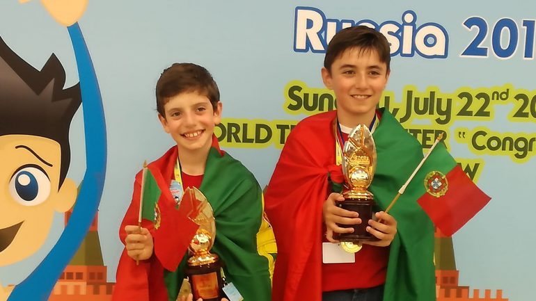 José Miguel Santos (à esquerda) e Liam Canedo (à direita) ficaram em terceiro lugar em cada um dos seus níveis (Foto: ALOHA Portugal)