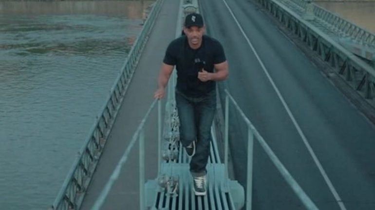 O ator Will Smith subiu a uma ponte em Budapeste para realizar o desafio