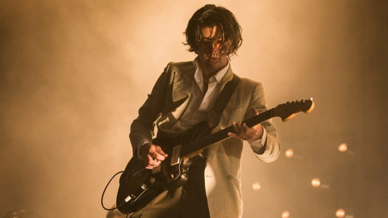 Alex Turner atuou há pouco mais de uma semana no festival português NOS Alive, com a sua banda Arctic Monkeys