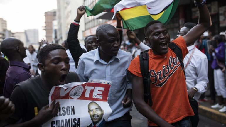 São as primeiras eleições desde a demissão de Robert Mugabe, que esteve à frente do país africano durante 37 anos