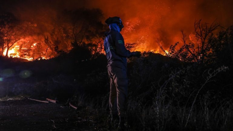 No distrito de Viana do Castelo estão em fase de conclusão mais dois incêndios em mato