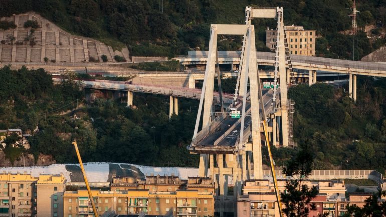 A ponte Morandi colapsou na passada terça-feira, na cidade italiana de Génova