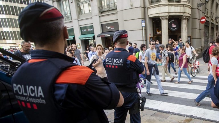A polícia autónoma da Catalunha emitiu uma ordem interna para que as esquadras reforcem sua segurança