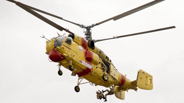 Um dos helicópteros Kamov de combate a incêndio que estão parados por avaria ou falta de peças
