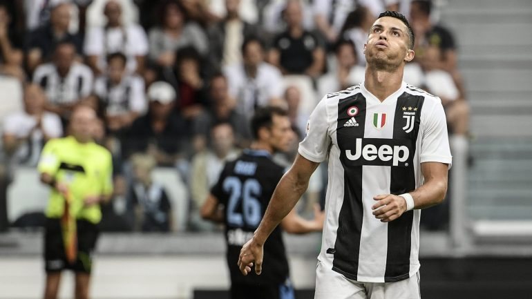 Cristiano Ronaldo esteve em mais uma vitória da Juventus na Serie A mas ainda não foi desta que marcou o primeiro golo