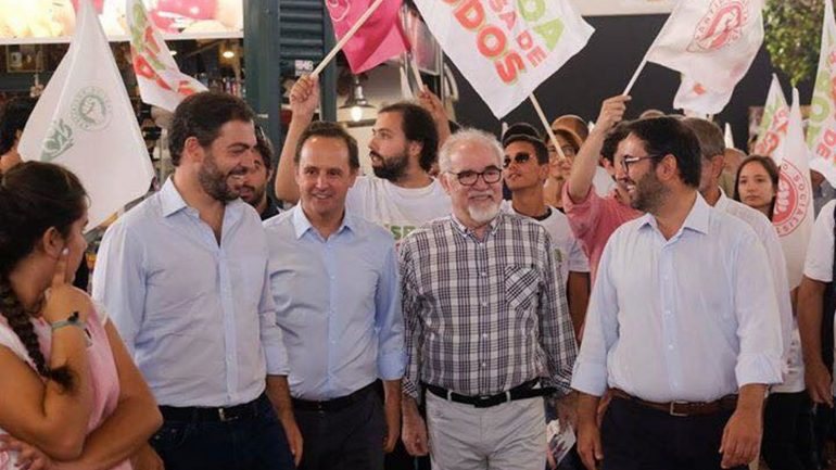 André Caldas (o primeiro da direita para a esquerda) durante a campanha das autárquicas
