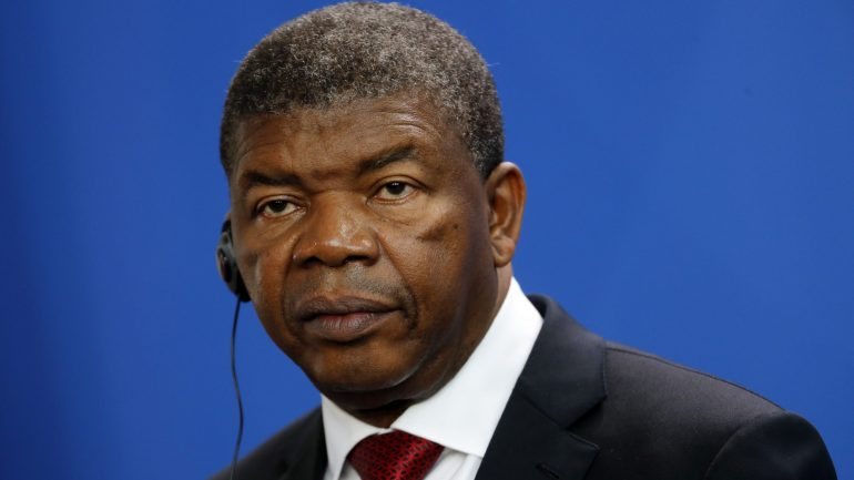 A comitiva é liderada pelo Presidente de Angola, João Lourenço