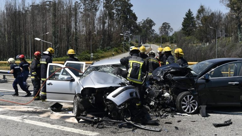 Para o presidente do Automóvel Clube de Portugal, Carlos Barbosa, o principal problema é &quot;as pessoas conduzirem mal&quot;.