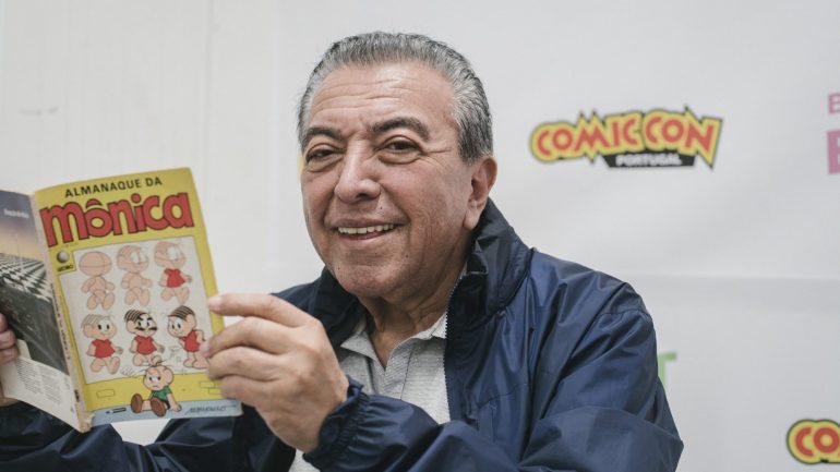 Maurício de Sousa criou a Mônica em 1959. Atualmente continua responsável máximo pela banda desenhada, como Presidente da Maurício de Sousa Produções (parceira da Panini Comics)