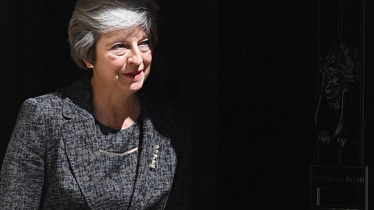 Theresa May tem insistido no envolvimento da Rússia no envenenamento do ex-espião Sergei Skripal.