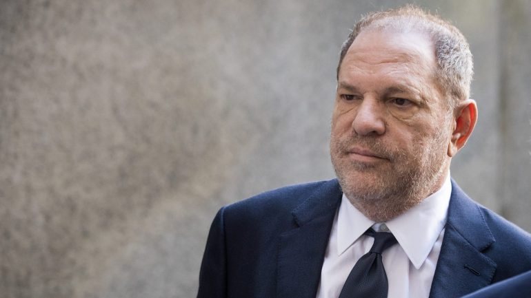 Harvey Weinstein está em prisão domiciliária com pulseira eletrónica desde maio