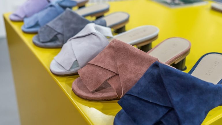 O setor do calçado continua a crescer em Portugal e a MICAM, que acontece duas vezes por ano, é a principal plataforma de internacionalização