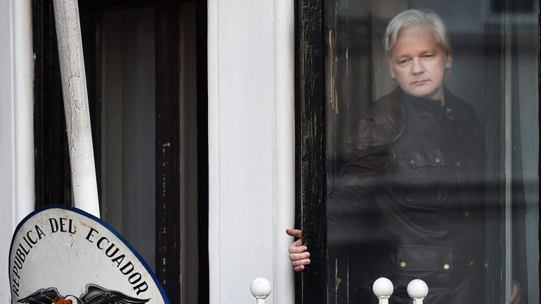 Julian Assange encontra-se desde junho de 2012 asilado na embaixada do Equador em Londres